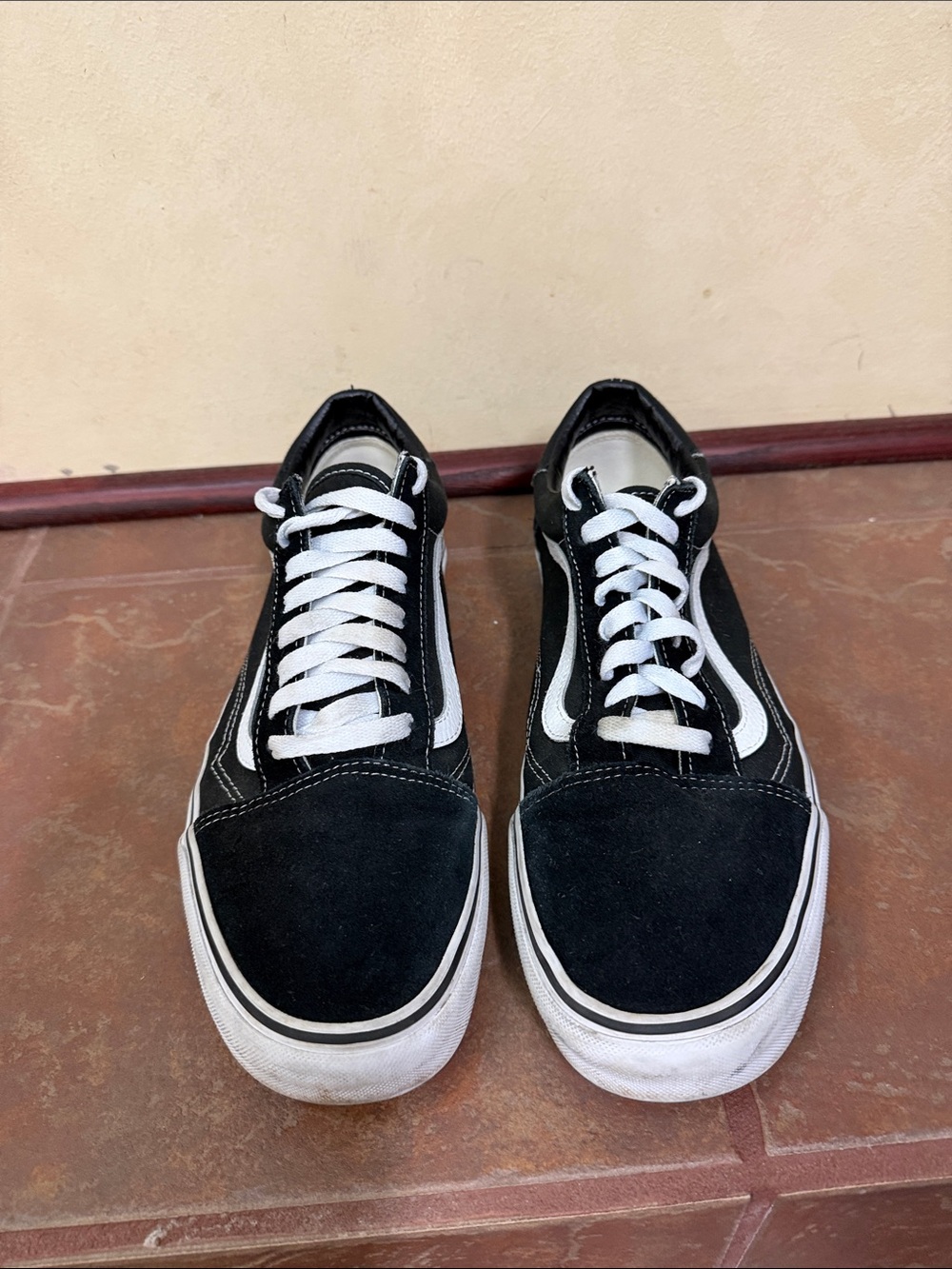 Vans Old Skool suede sneakers in the core black and white colorway - Picture 2 of 5
